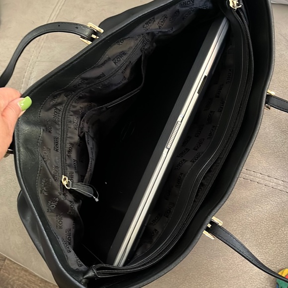 Micheal Kors large black leather shoulder tote bag - Picture 6 of 16